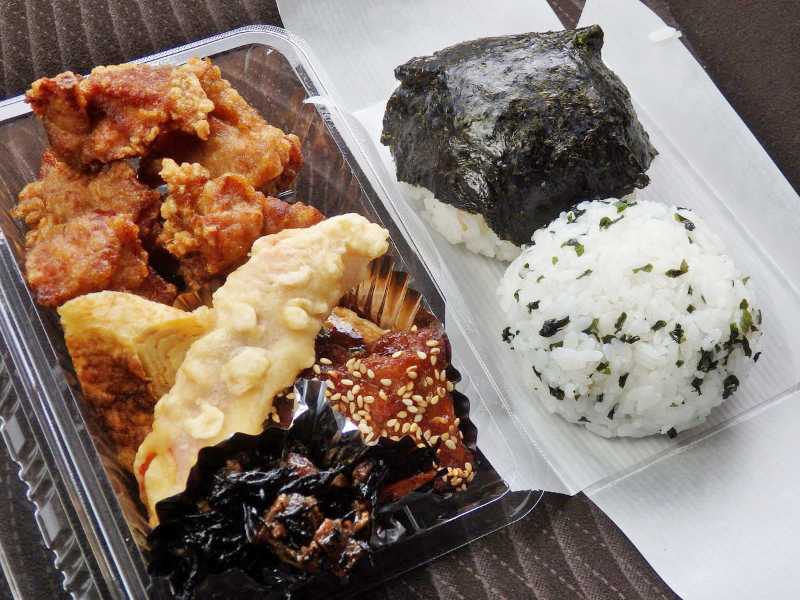 おにぎりとおかず