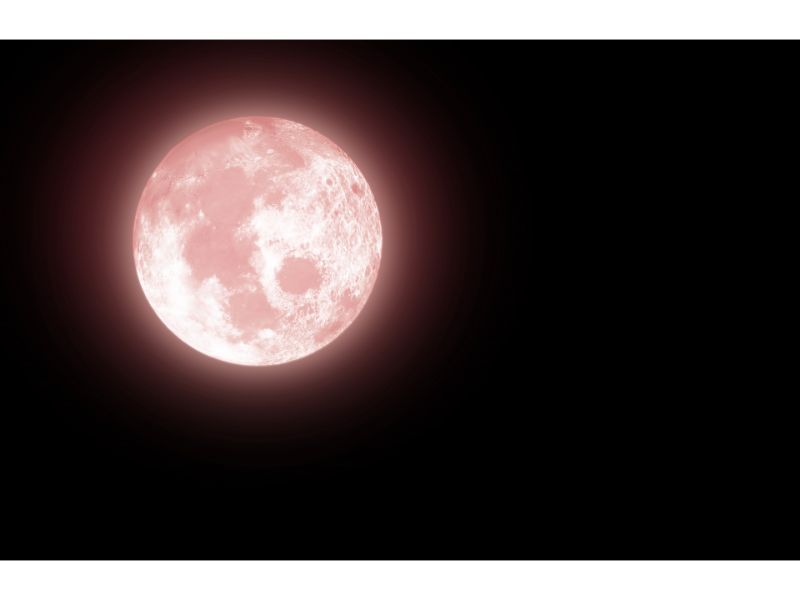 ピンク色の月